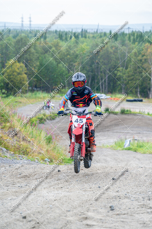 Фото