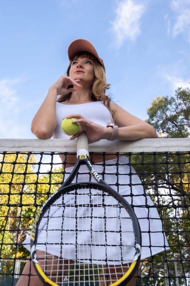 Сочная теннисистка